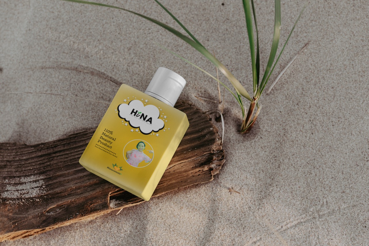 Model wearing plain gray basic tee.